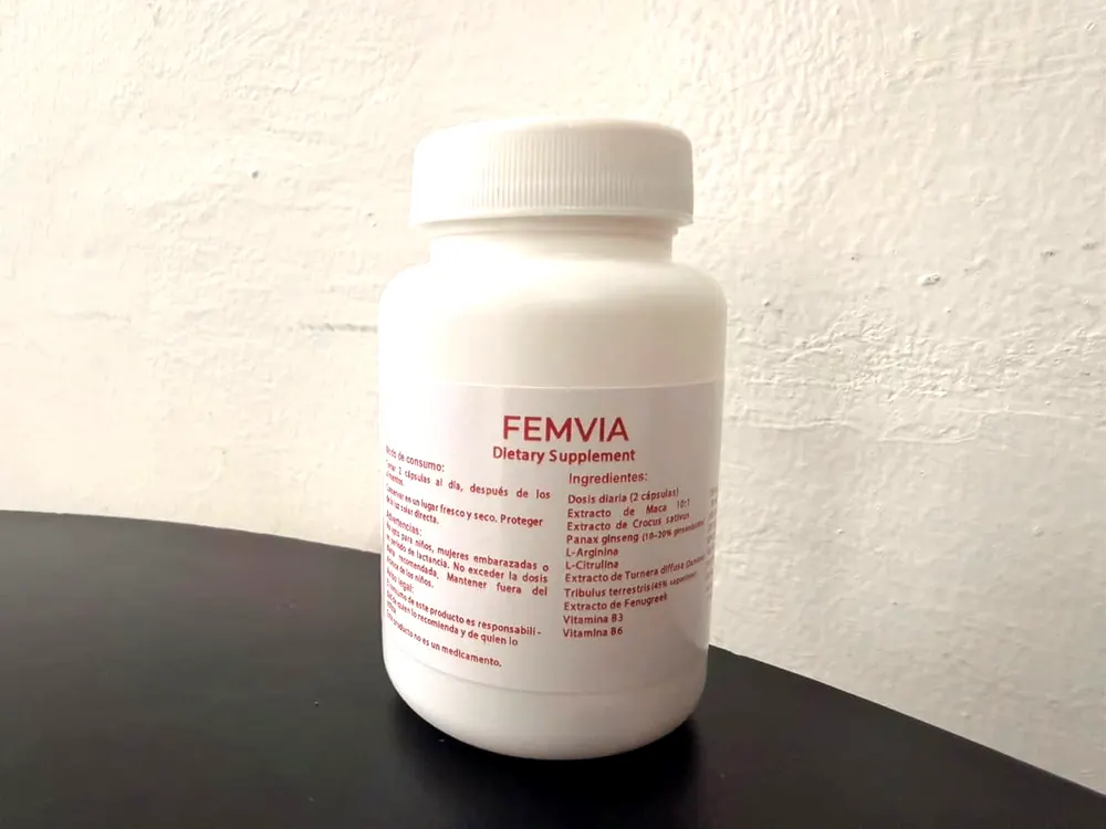 Etiqueta de Femvia con los ingredientes declarados y la pauta de uso